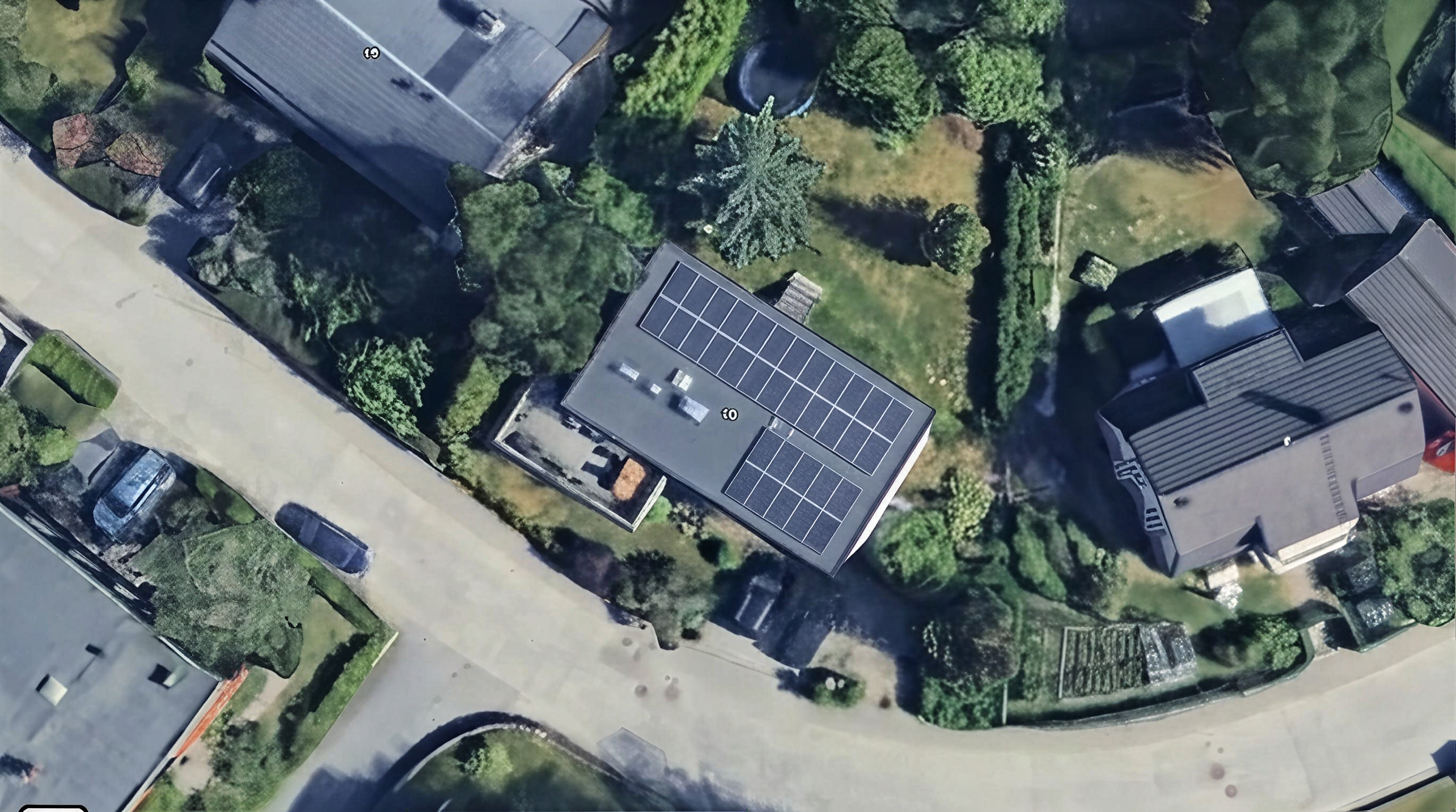 Solpaneler installerade på Granbacken 10, Huddinge