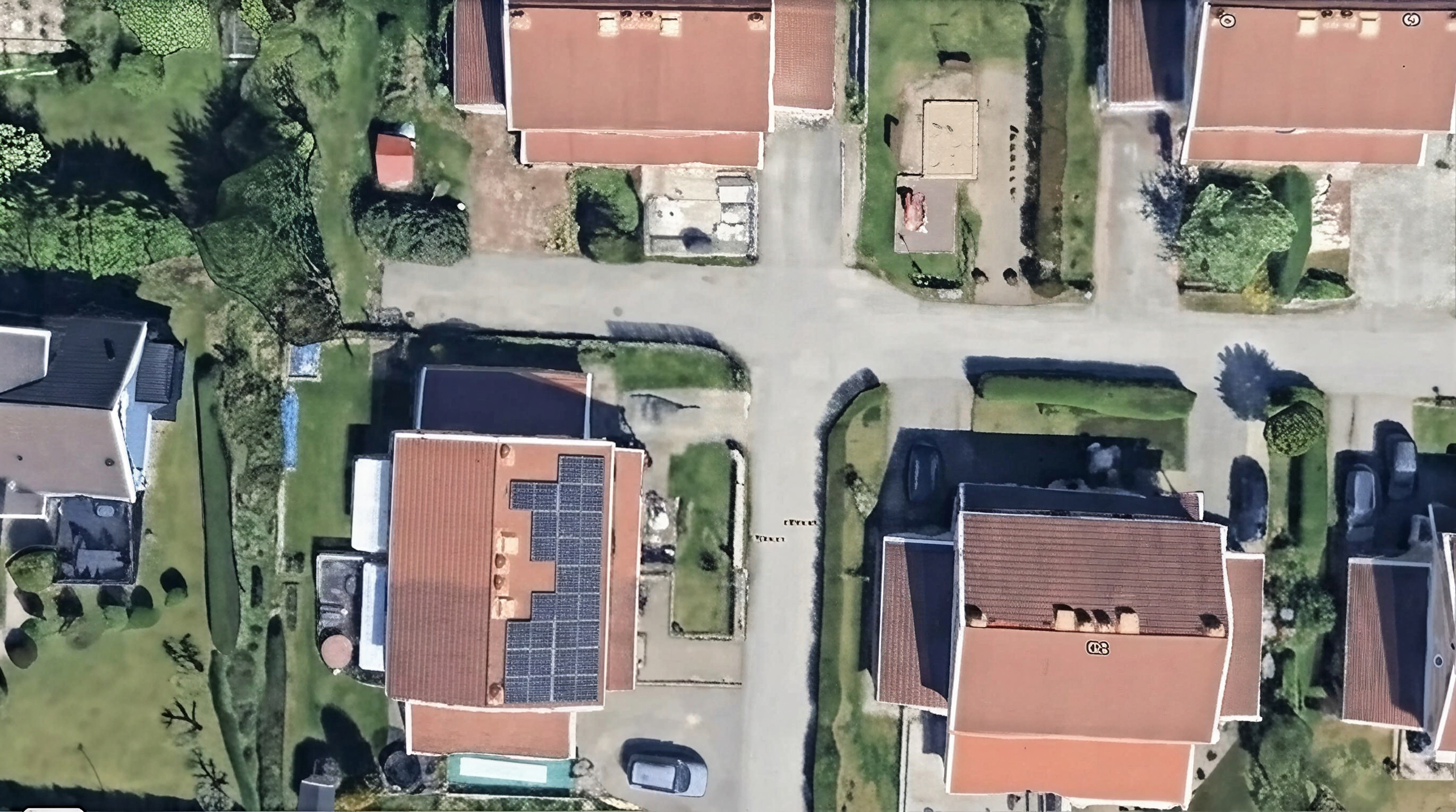Solpaneler installerade på Vitvingevägen 108, Huddinge